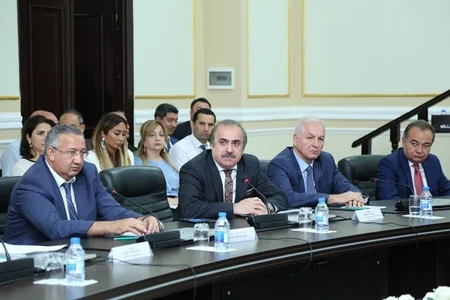 AMEA-nın prezidenti elmi istiqamətlər üzrə elmi şuraların sədrləri ilə görüşüb