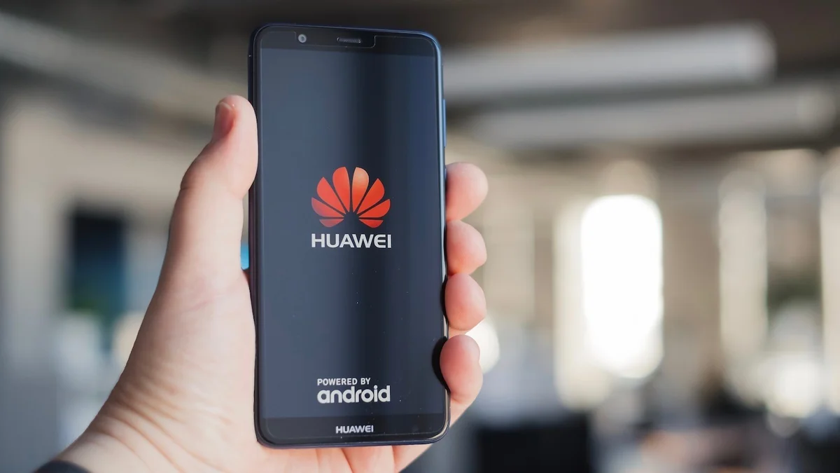 ABŞ yerli şirkətlərə “Huawei Technologies”lə əməkdaşlıqda vergidən azadolma müddətini daha 90 gün artırır