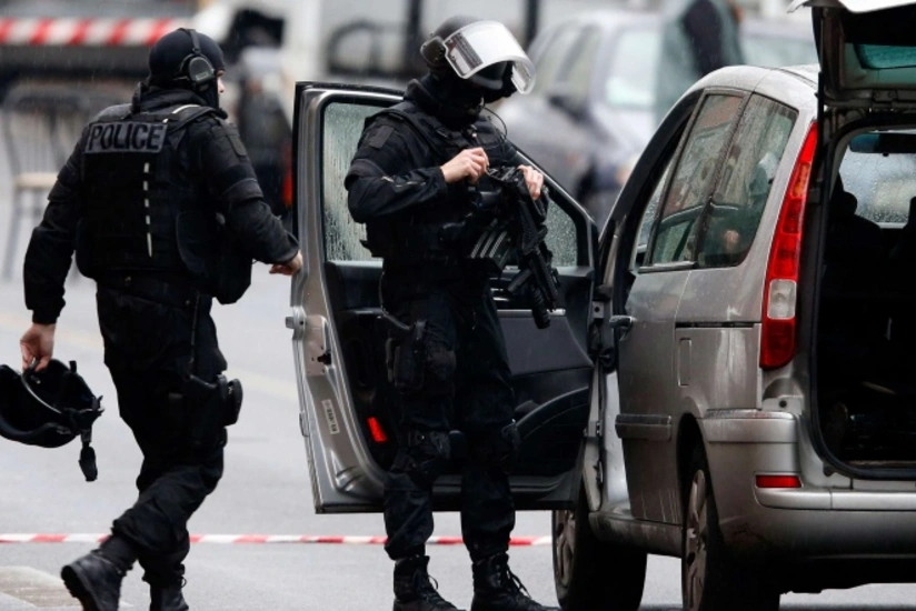 Во Франции полицейские застрелили напавшего на них человека с ножом