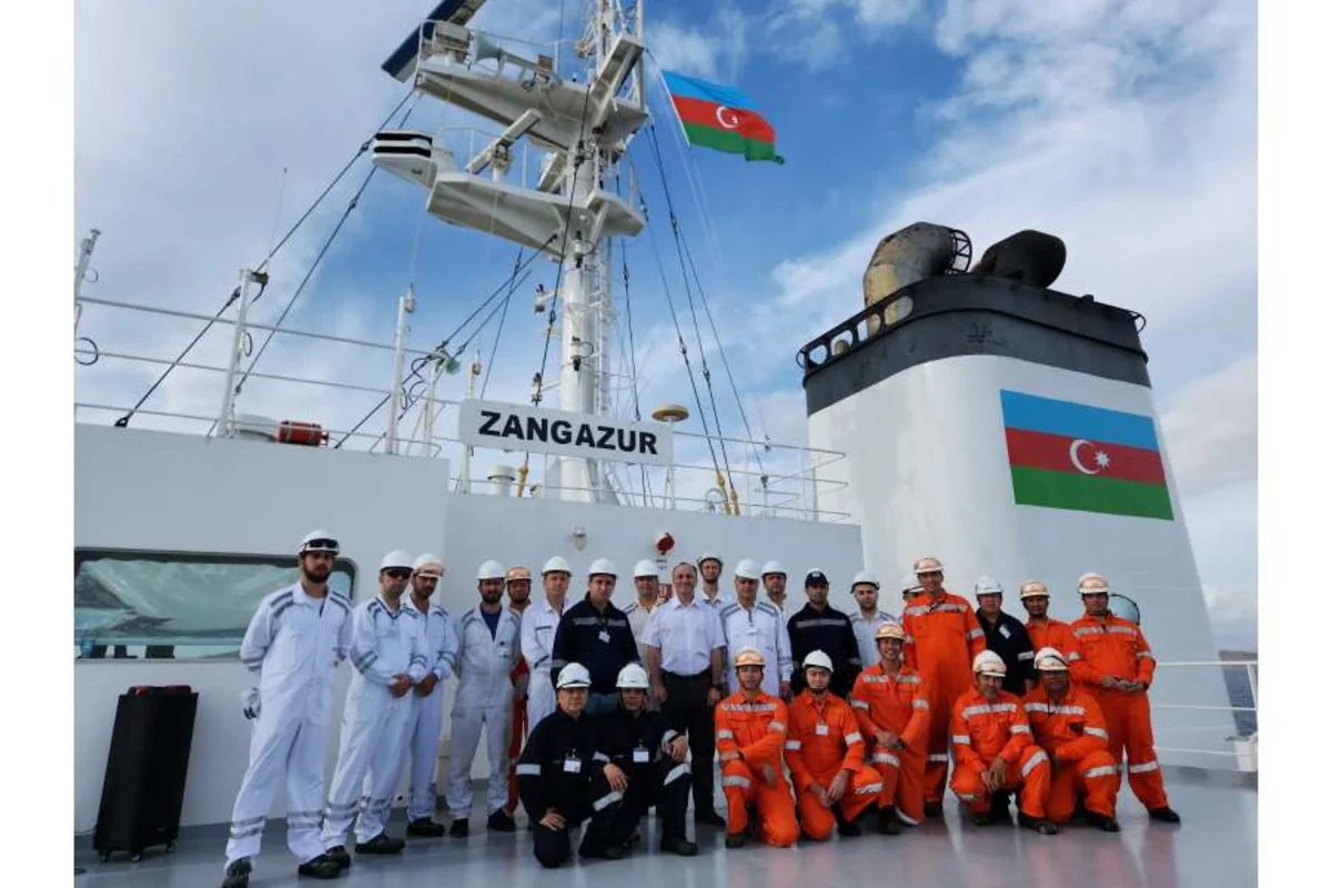 “Aframax” tipli “Zəngəzur” tankerində Azərbaycan bayrağı qaldırılıb