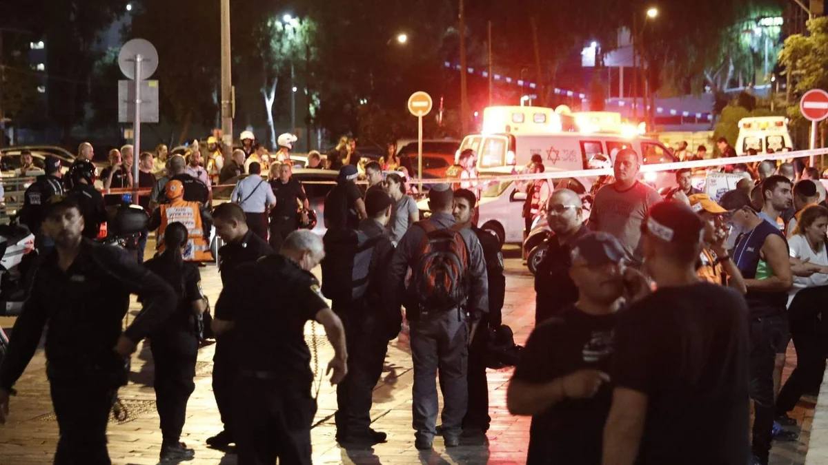 Теракт в Израиле: двое погибли, 12 ранены