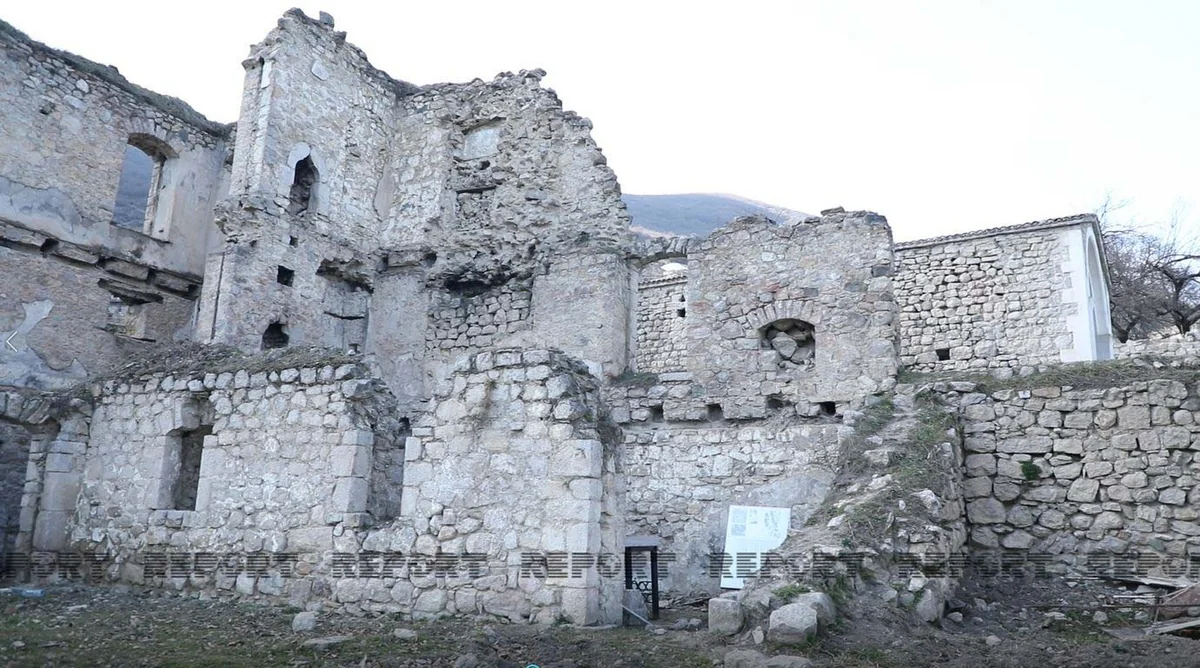Ermənilərin Tuğ kəndindəki dağıtdıqları qədim bəy evləri - VİDEOREPORTAJ