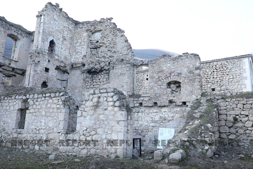 Ermənilərin Tuğ kəndindəki dağıtdıqları qədim bəy evləri - VİDEOREPORTAJ