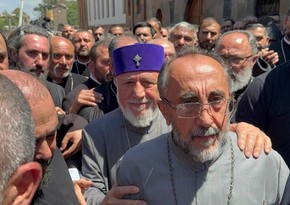 İrəvan məhkəməsi arxiyepiskop Mikael Acapaxyanı həbs edib - YENİLƏNİB
