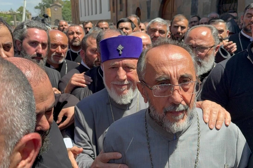 İrəvan məhkəməsi arxiyepiskop Mikael Acapaxyanı həbs edib - YENİLƏNİB