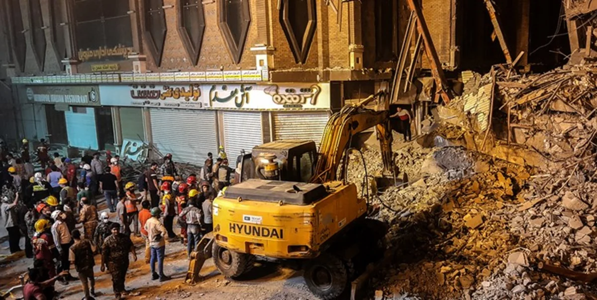 İranda binanın çökməsi nəticəsində ölənlərin sayı artıb