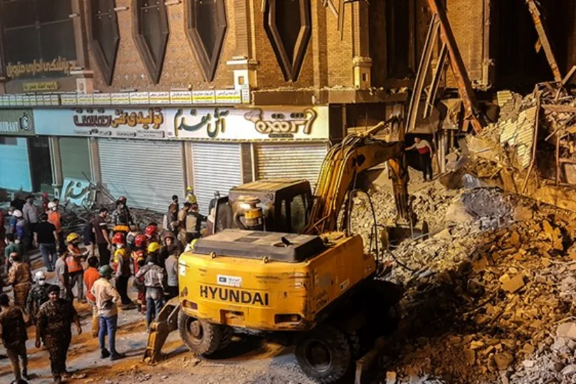 Число жертв обрушения здания в Иране достигло 10 человек