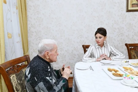 First Vice-President Mehriban Aliyeva visited People’s Artist Alibaba Mammadov at his house