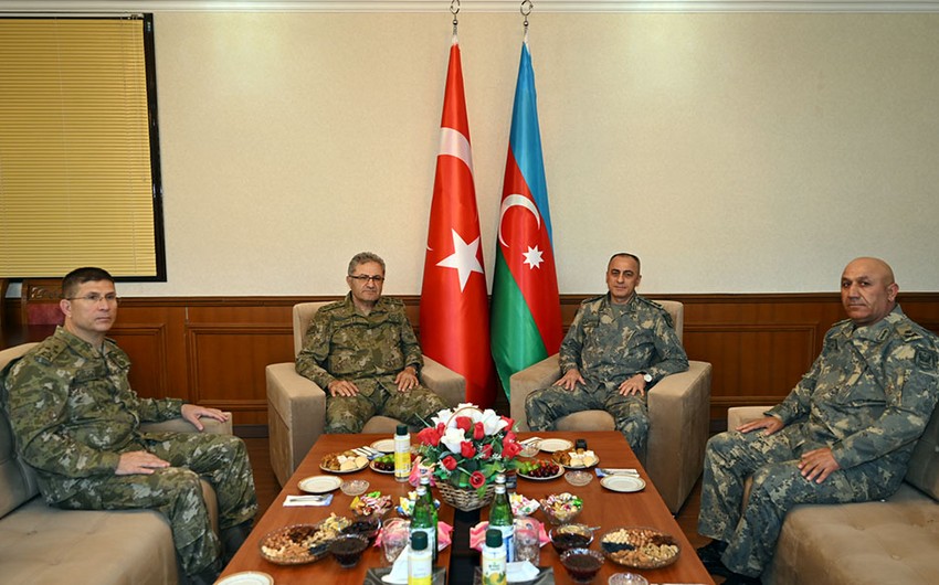 Azərbaycanla Türkiyə arasında hərbi əməkdaşlığın genişləndirilməsi müzakirə olunub