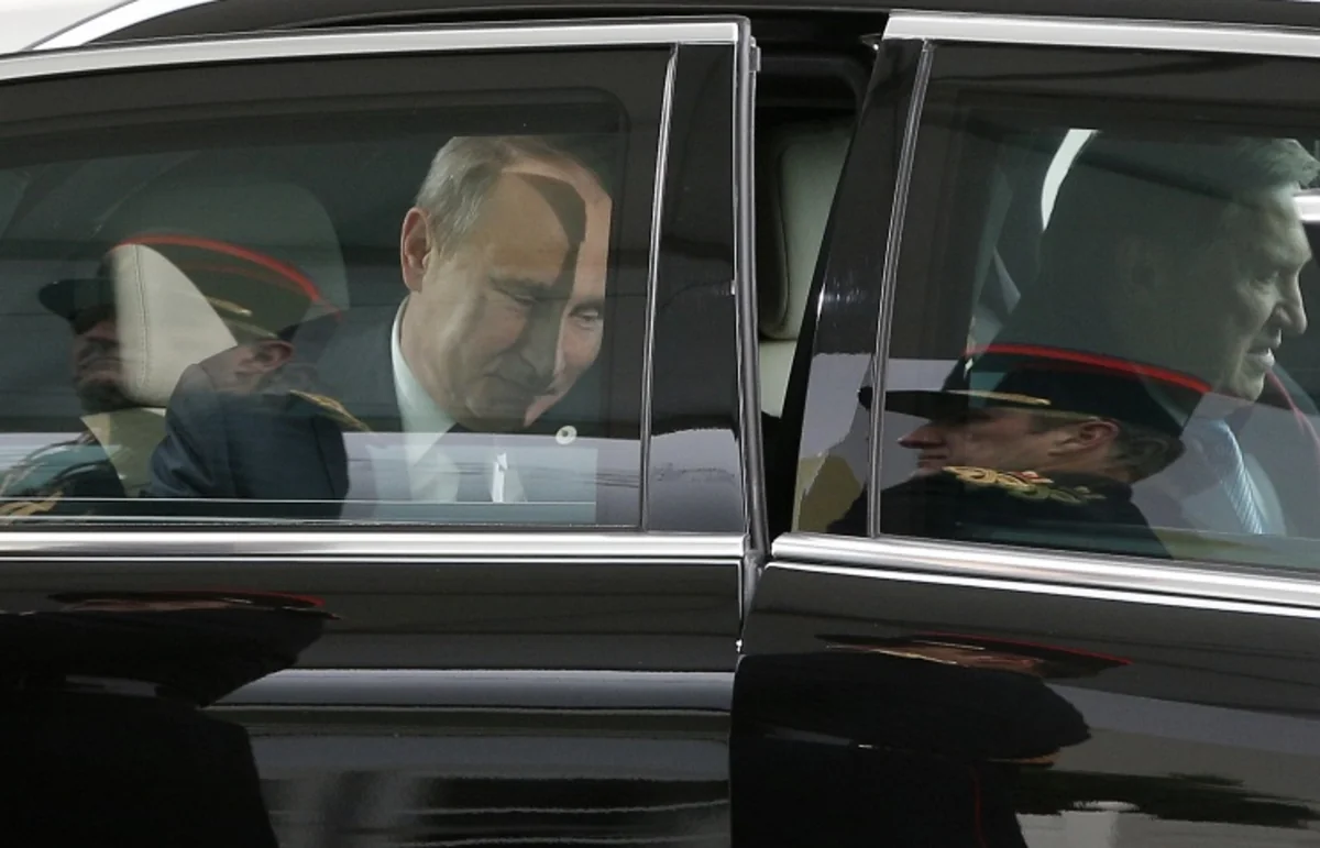 ​Putin Parisdə sammitin şəkilçəkdirmə mərasiminə niyə gecikdiyini izah edib