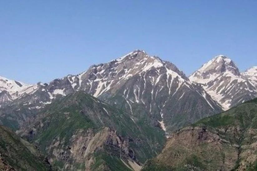 İran 60 ildən sonra Kandil dağına dövlət bayrağını sancib