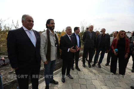 Представители дипкорпуса посадили деревья в Тертере