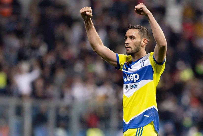 Yuventusun futbolçusu klubdan ayrılıb