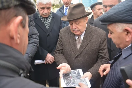 Mikayıl Müşfiqin heykəlinin bərpa olunması işlərinə başlanılıb