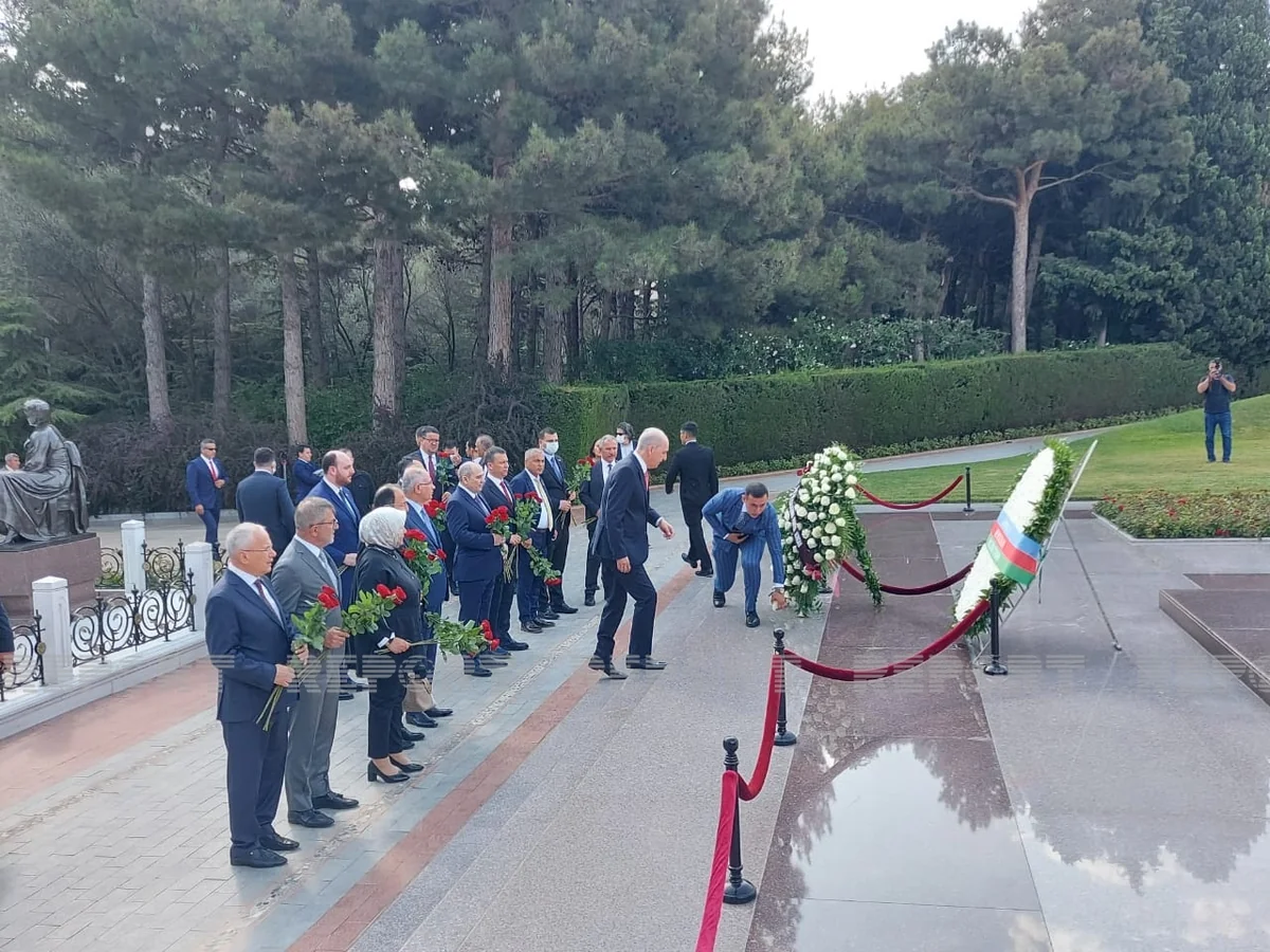 Turkish delegation members visit Alley of Honor