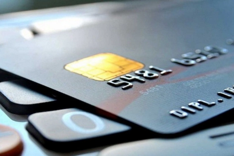 Xarici vətəndaş səhvən Bakı sakininin bank hesabına 3200 dollar göndərib