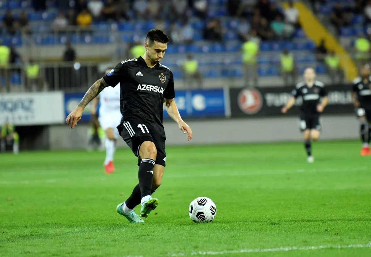 Qarabağdan ayrılan futbolçu İspaniya klubunda baxışdadır