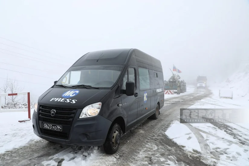 Автомобиль пресс-службы миротворцев беспрепятственно проехал по дороге Ханкенди-Лачын