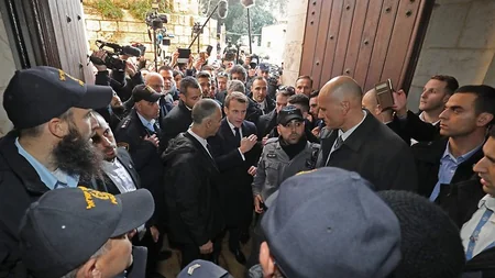 Emmanuel Makron İsrail polisinin əməkdaşları ilə mübahisə edib - FOTO - VİDEO