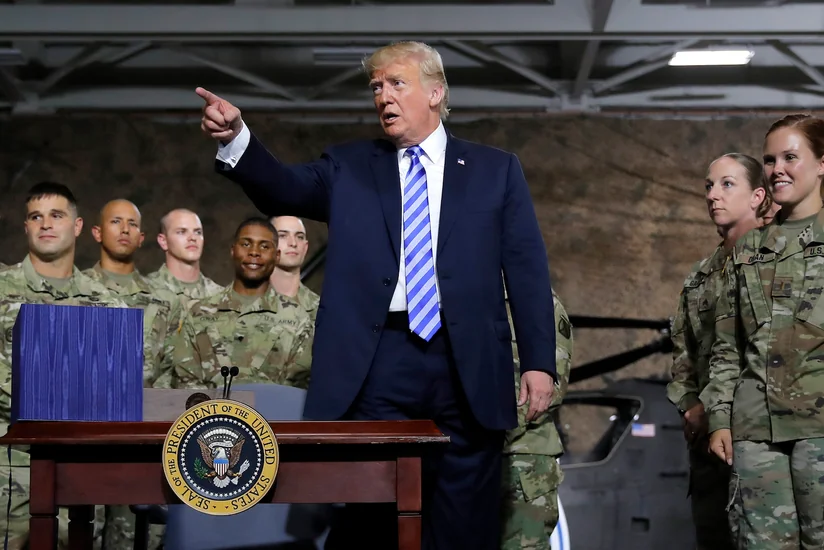 Tramp İŞİD liderini məhv etmiş xüsusi təyinatlılarla görüşüb