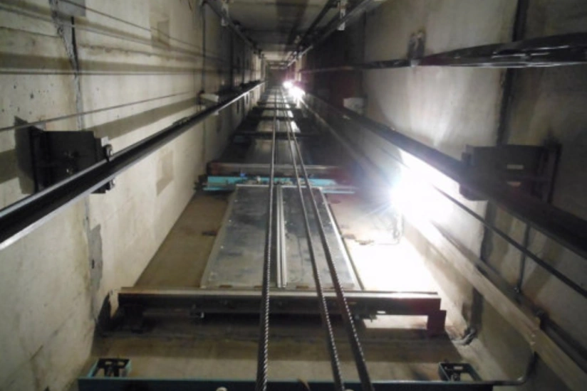 Bakıda 45 yaşlı qadın liftin qapıları arasında qalaraq ölüb