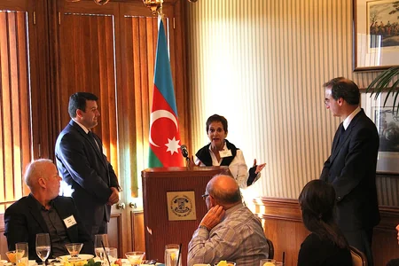Azərbaycanın baş konsulu Amerika Yəhudi Komitəsinin fəalları qarşısında çıxış edib