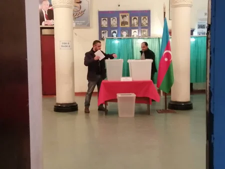 Binəqədi ikinci seçki dairəsində bələdiyyə seçkilərinə səsvermə başlayıb