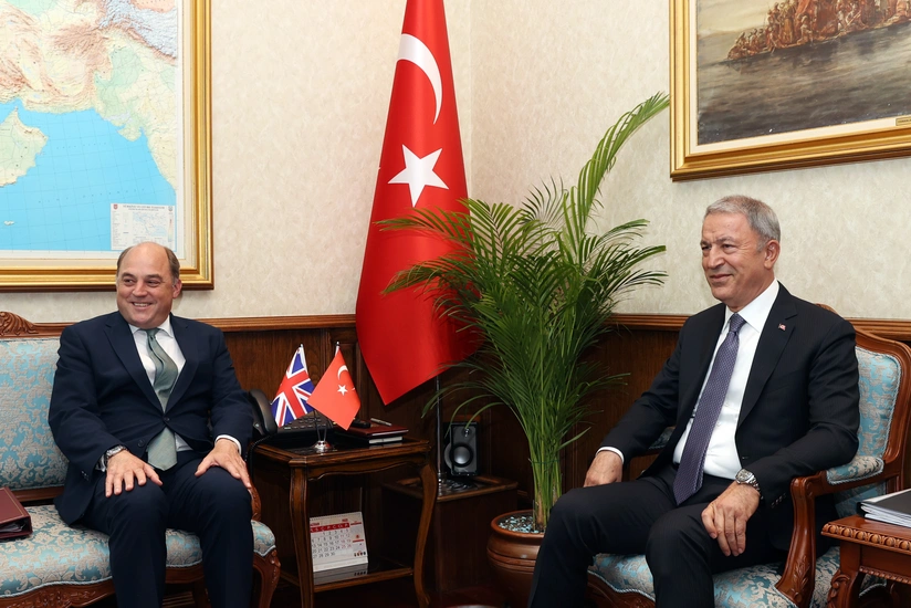 Turkish, UK defense ministers hold meeting