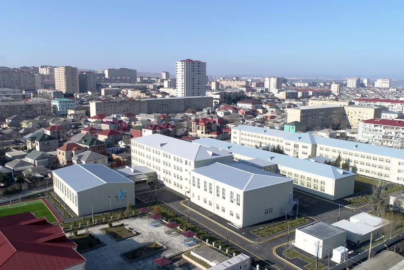 Prezident və birinci xanım Xırdalanda məktəb-liseydə yaradılan şəraitlə tanış olublar - YENİLƏNİB