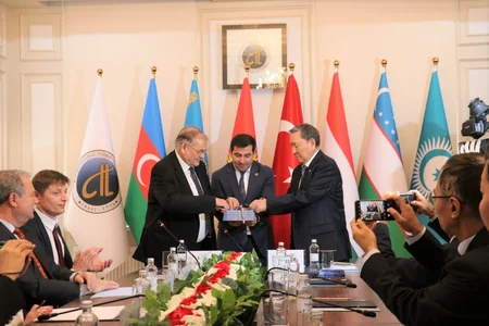 Macarıstan Parlamentinin vitse-spikeri Beynəlxalq Türk Akademiyasını ziyarət edib