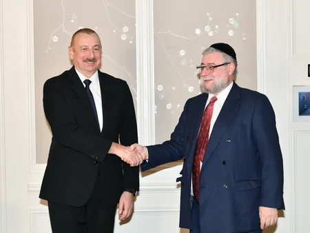 Президент Ильхам Алиев встретился в Мюнхене с президентом Конференции европейских раввинов