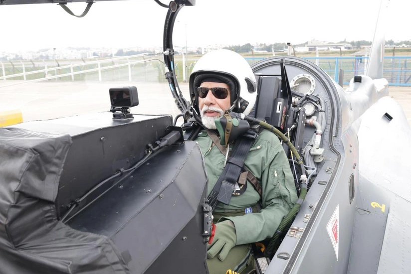 Indian PM takes flight on Tejas fighter jet