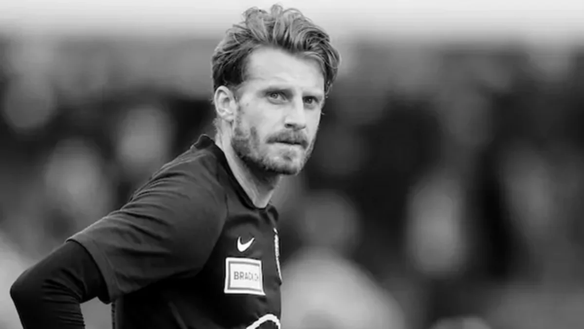 İsveçrəli futbolçu 34 yaşında vəfat edib