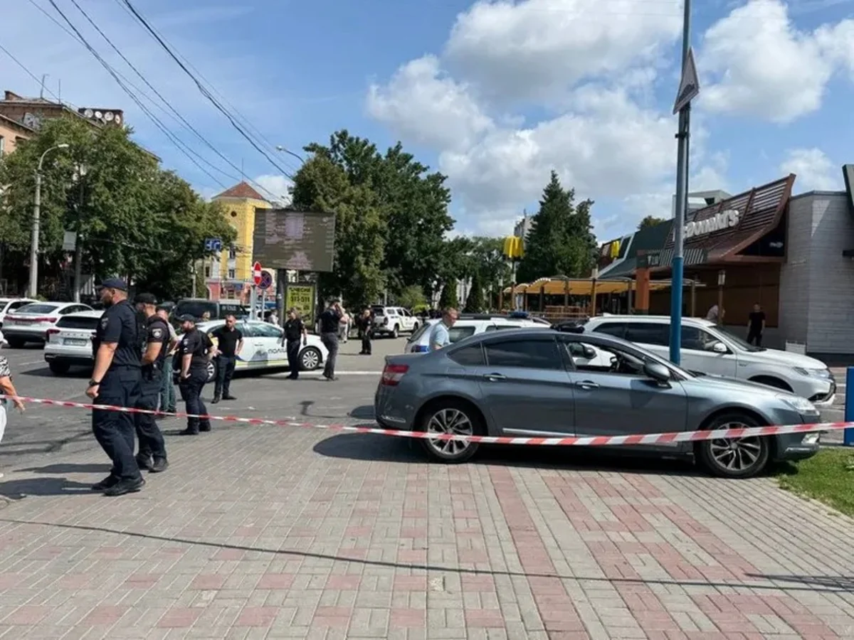Госпитализирован открывший стрельбу в McDonald's, он подстрелил сам себя
