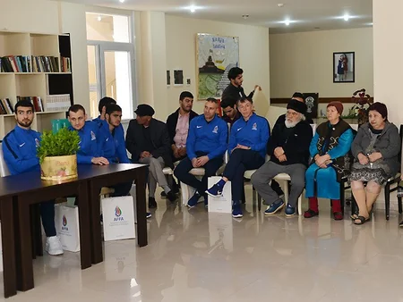 Azərbaycan millisinin üzvləri müharibə əlilləri pansionatında olublar