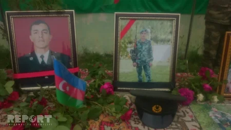Azərbaycan Ordusunun şəhid olan hərbçisinin medalı anasına təqdim edilib - FOTO