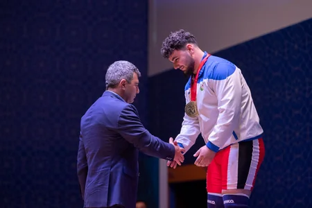 Dadaş Dadaşbəyli Azərbaycan çempionatında üç rekorda imza atıb