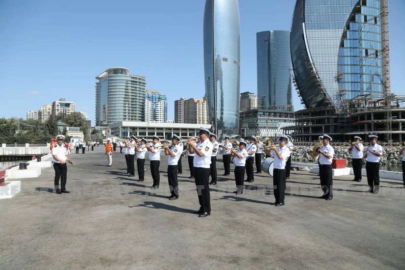 Представители ВМФ России находятся с визитом в Азербайджане