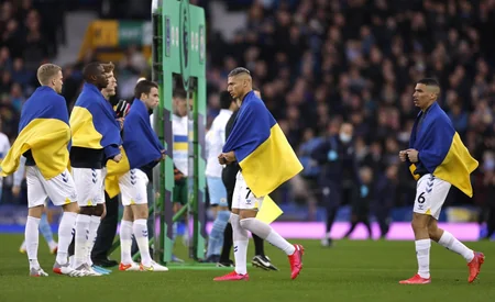 Everton və Mançester Siti meydana Ukrayna formaları ilə çıxıb
