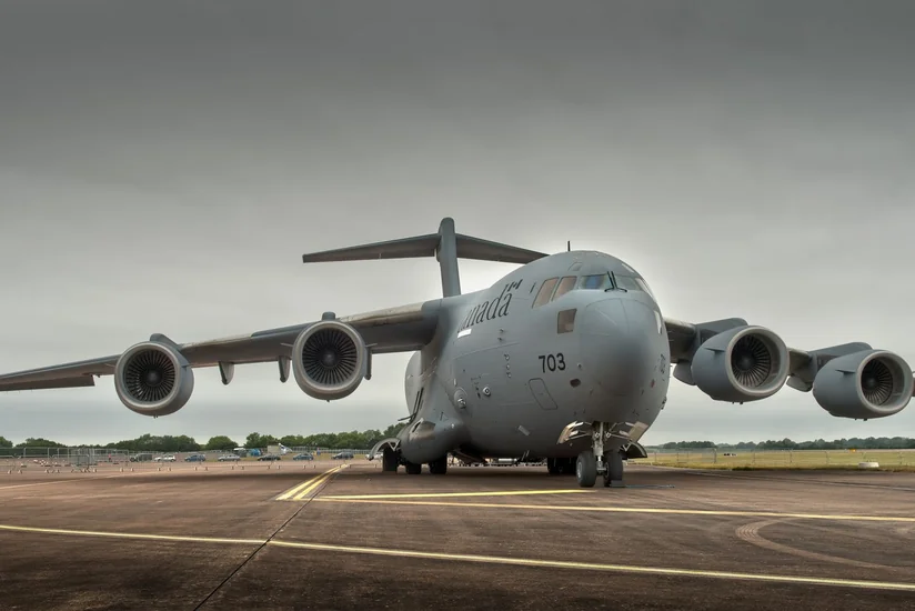 Канада направила в Украину самолет с нелетальным вооружением