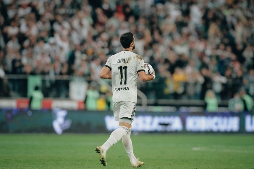 FIFA Mahir Emrelini cəzalandırıb