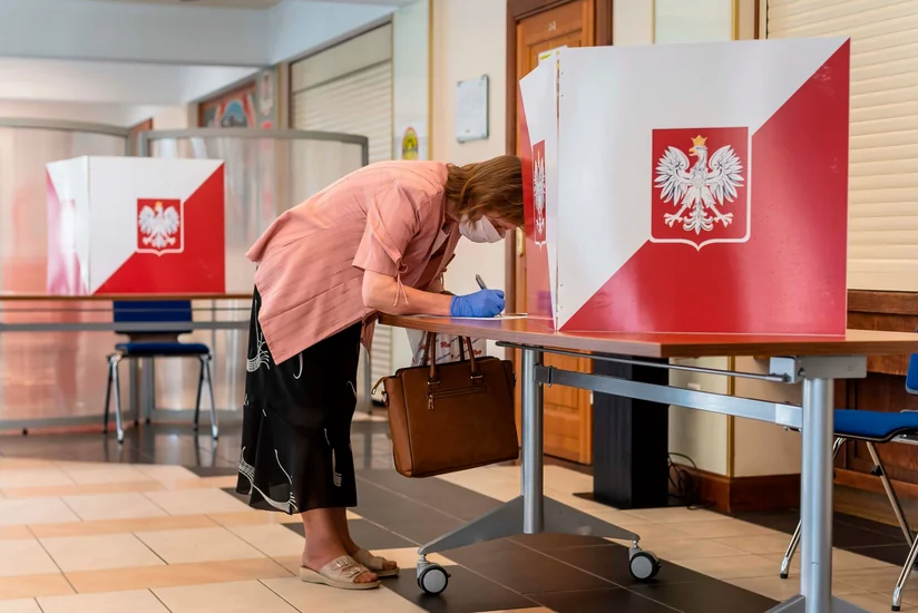 В Польше началось голосование в рамках очередных парламентских выборов и референдума