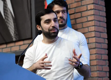 Nazir ötən ay beynəlxalq yarışlarda uğur qazanan idmançılarla görüşüb
