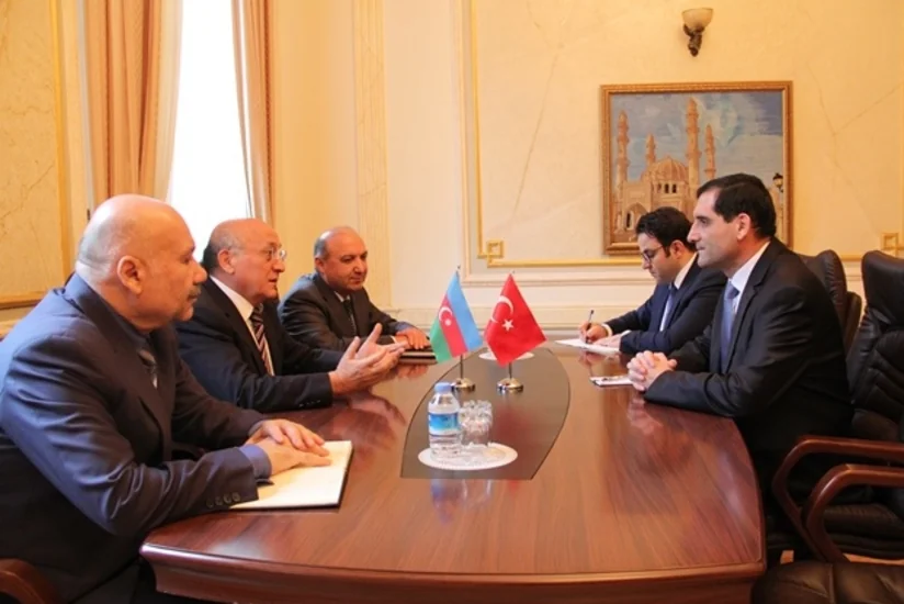 Mübariz Qurbanlı Türkiyənin Azərbaycandakı yeni səfiri ilə görüşüb