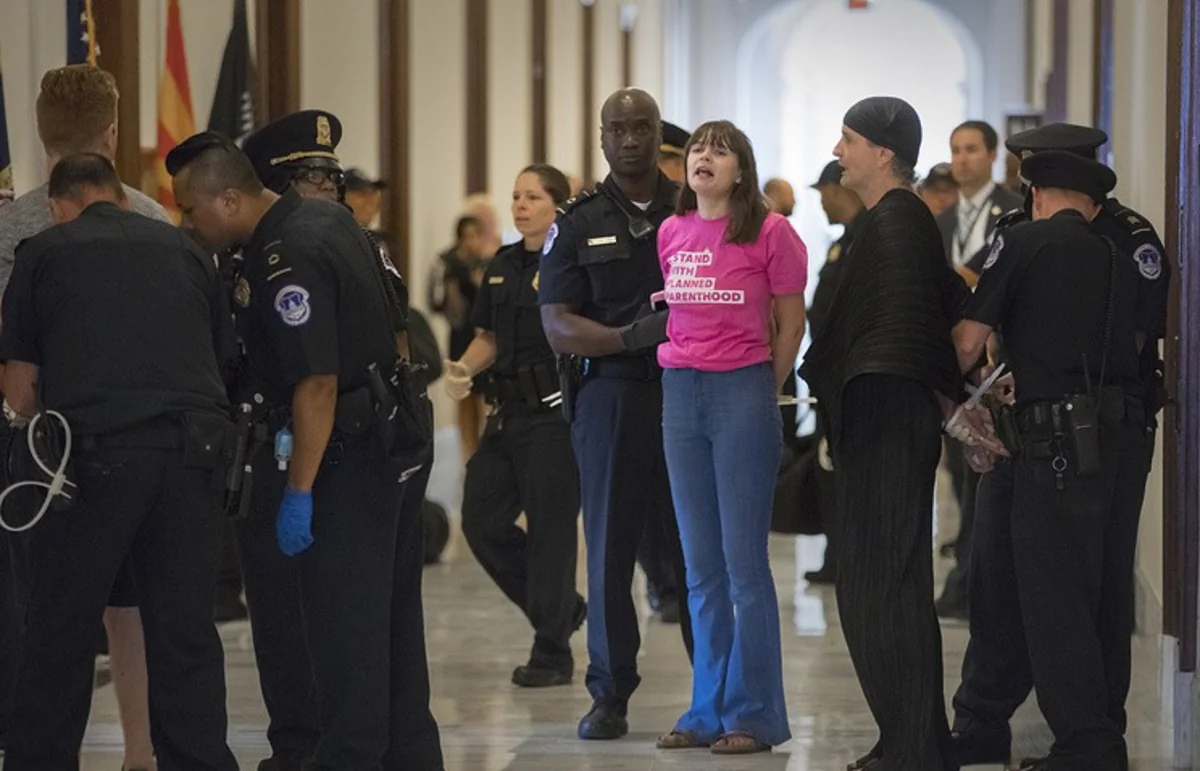 ABŞ Konqresində yüzlərlə nümayişçi saxlanılıb