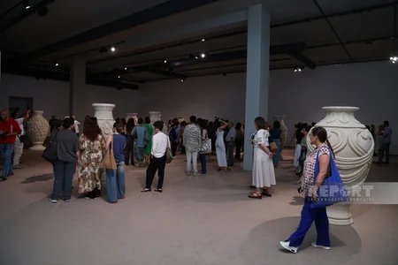 YARAT rəssam Aydan Salahovanın “Sükutun səsləri” adlı fərdi sərgisini təqdim edir