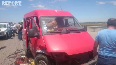 ​Goranboyda sərnişin mikroavtobusu qəzaya düşüb, sürücü və sərnişinlər xəsarət alıb - FOTO