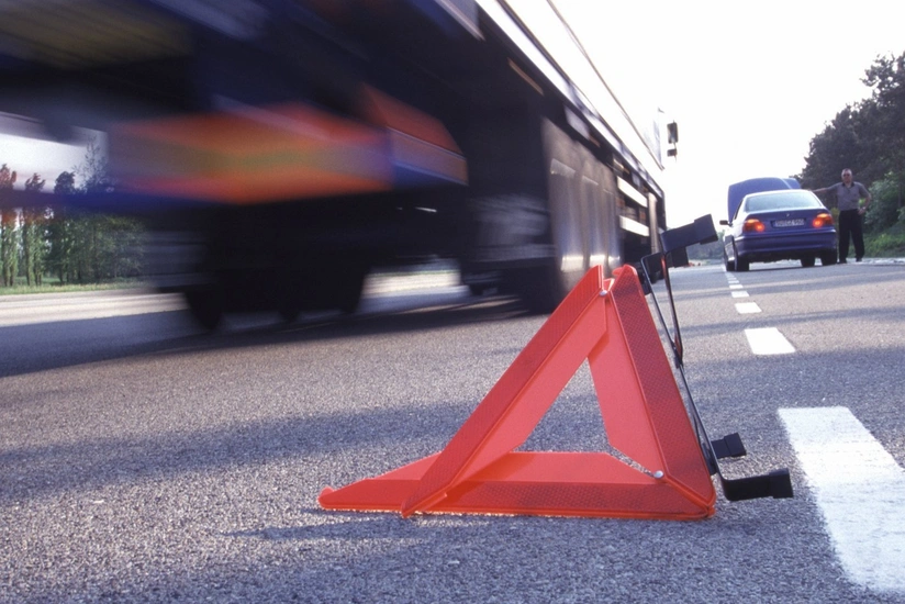 Pirallahıda yük avtomobili minik maşını ilə toqquşub, ölən var