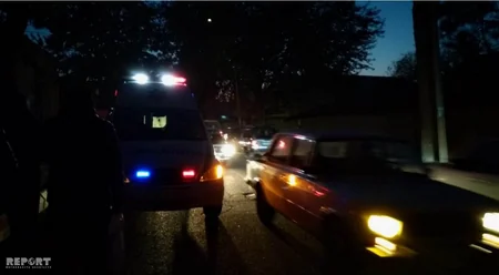 Tovuzda iki kişinin yolun ortasında yatması böyük tıxaca səbəb olub - FOTO