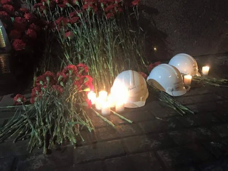 Rusiyada Günəşli yatağında həlak olan neftçilərin xatirəsi yad edilib
